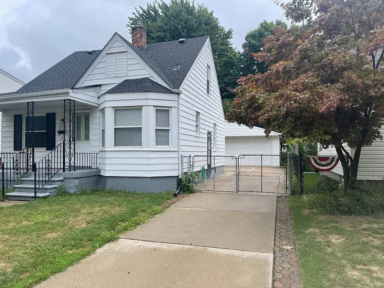 2635 Queen St — Photo 15