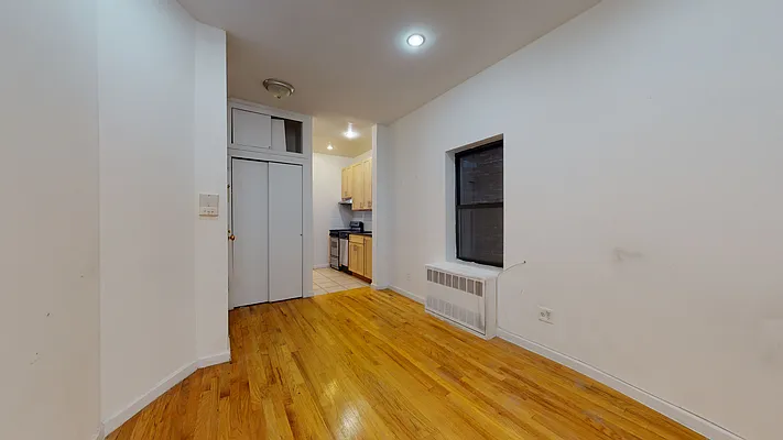 Rented by Bond New York | media 4