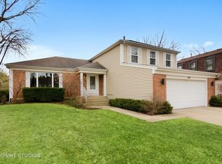 165 E Fox Hill Dr, Buffalo Grove, IL