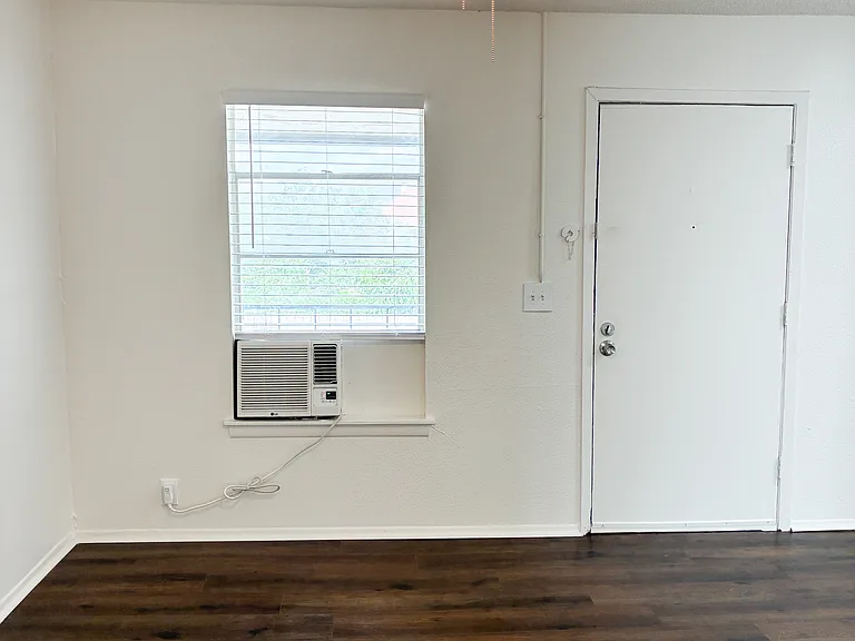 200 E Courtland Pl #12 — Photo 7