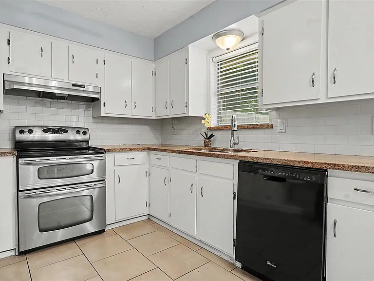 4210 Cork Ln — Photo 8