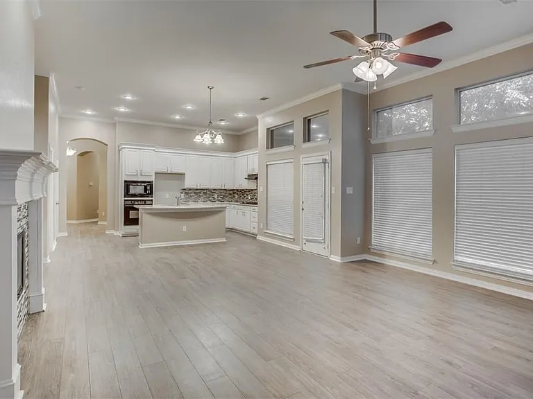 4513 Rock Creek Ln — Photo 5