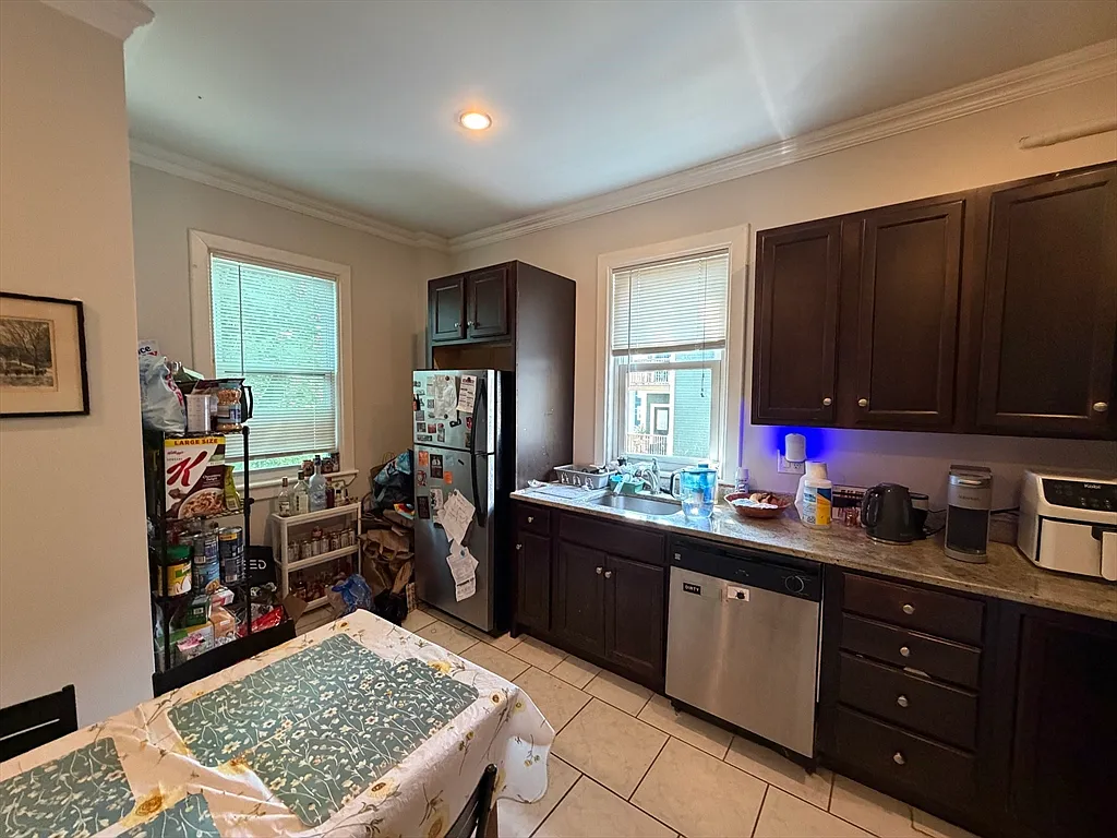 Building Photo - 66 Mozart St #2