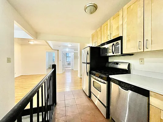 Rented by HOLTON REAL ESTATE INC. | media 17