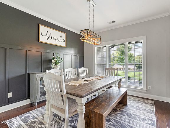 4th image of 163 Oak Manor Dr