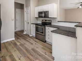 11611 Northwoods Forest Dr, Charlotte, NC 28214