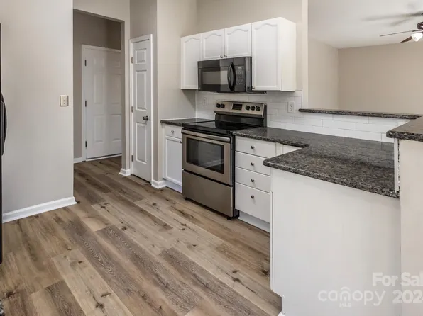11611 Northwoods Forest Dr, Charlotte, NC 28214