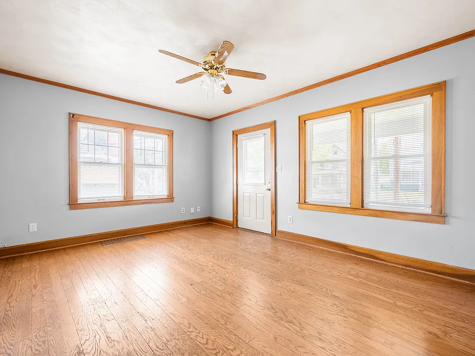 715 S Main St #715