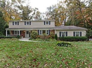 18 Sevilla Dr, Clifton Park, NY 12065