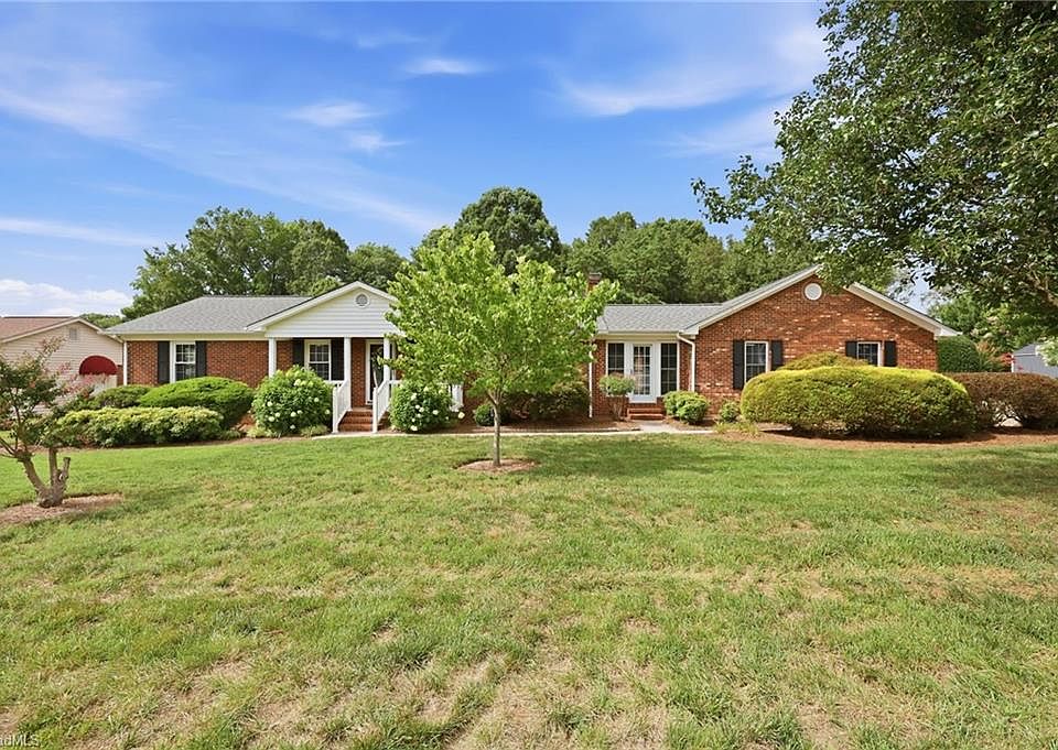 1st image of 813 Hillcrest Dr