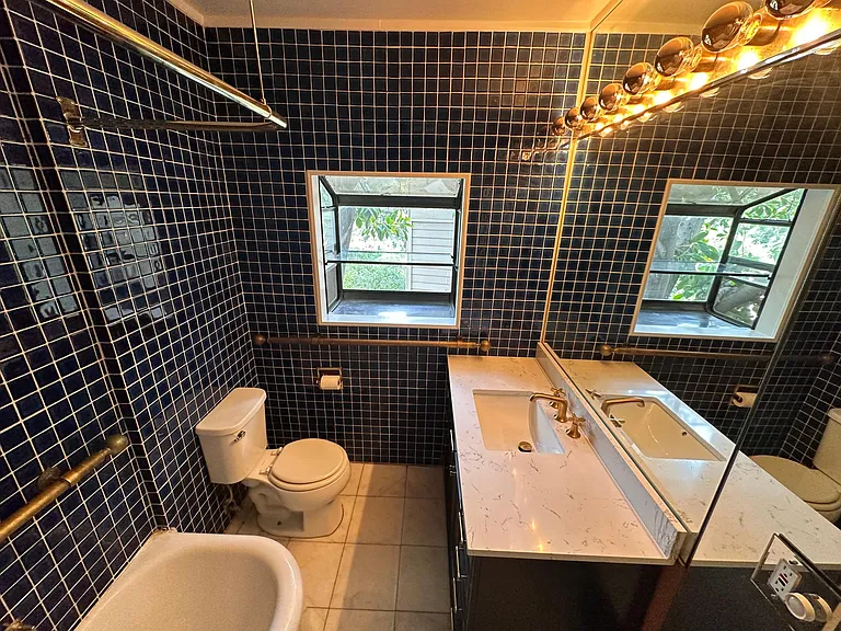 2074 Paramount Dr — Photo 13
