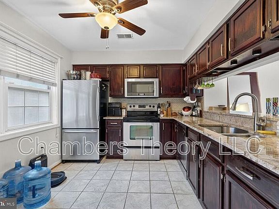 5th image of 939 S Scott St #1