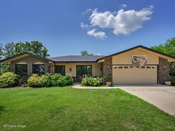 809 Brook Ct, Glen Ellyn, IL 60137