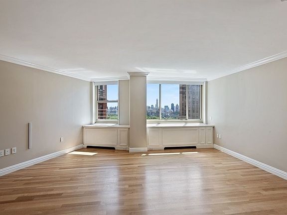 5th image of 30 W 63rd St APT 27STU