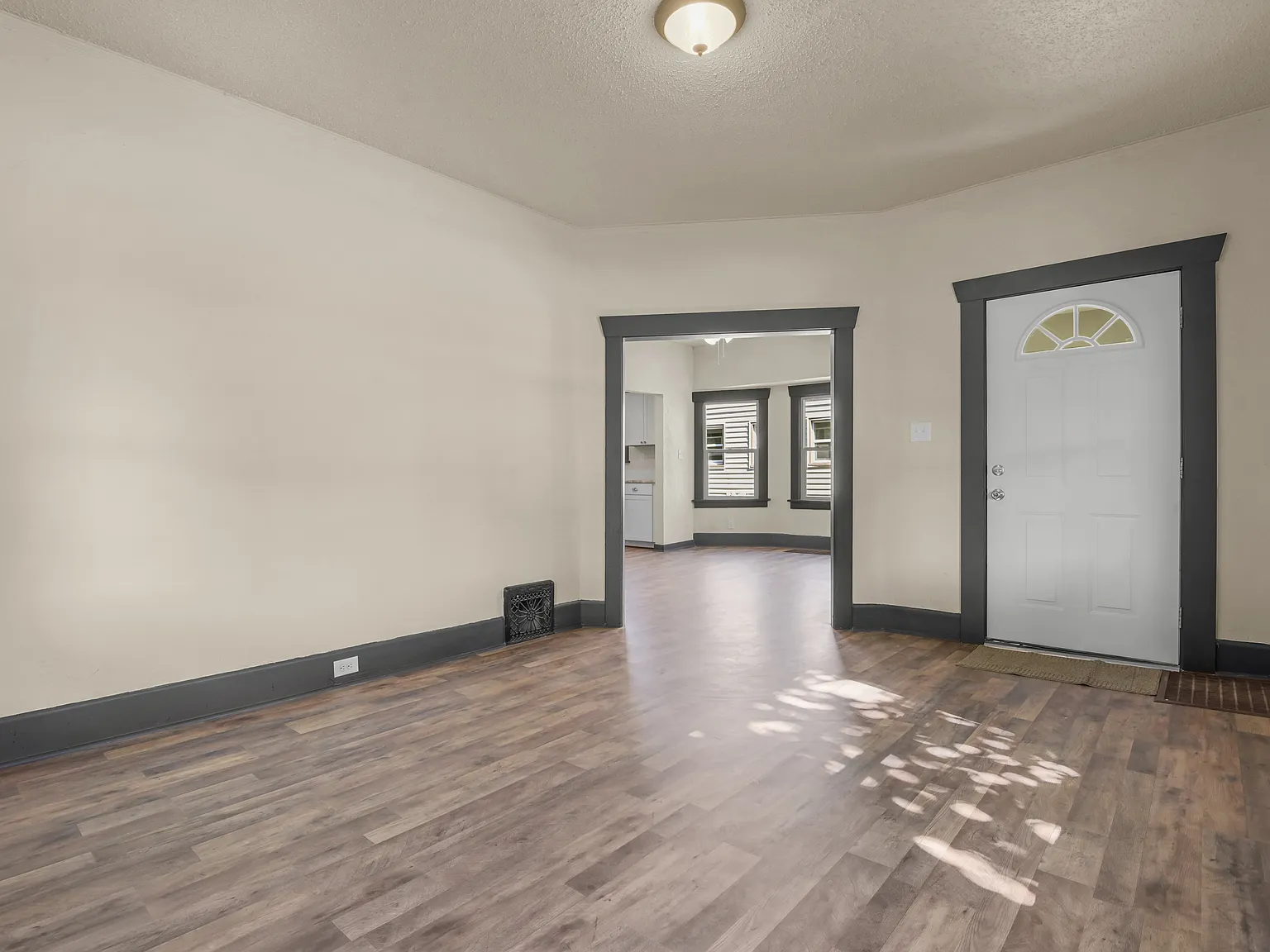 3 bed, 1474 sqft, $1,950 — Photo 4
