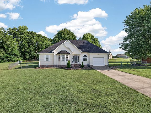 3rd image of 6 Robinwood Dr