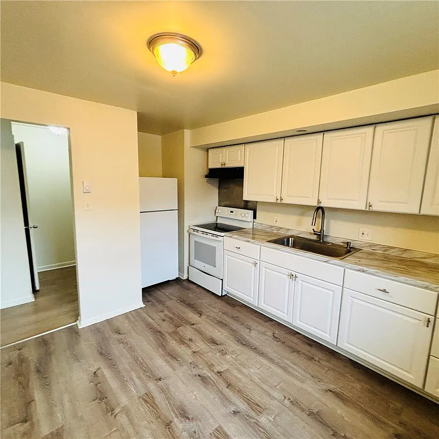2 bed, 1.0 bath, 770 sqft, $1,595 — Photo 2