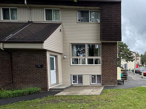 2nd image of 19C Sonnet Cres