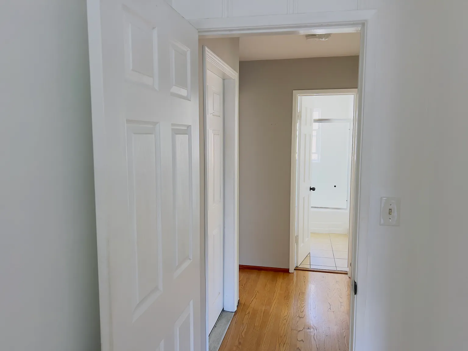 2 bed, 890 sqft, $3,250 — Photo 2