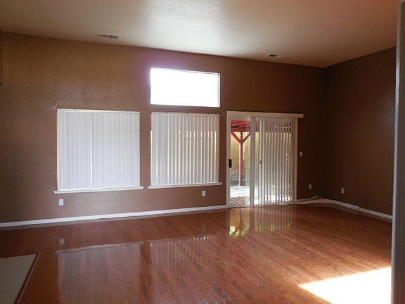3rd image of 705 Gamay Ct