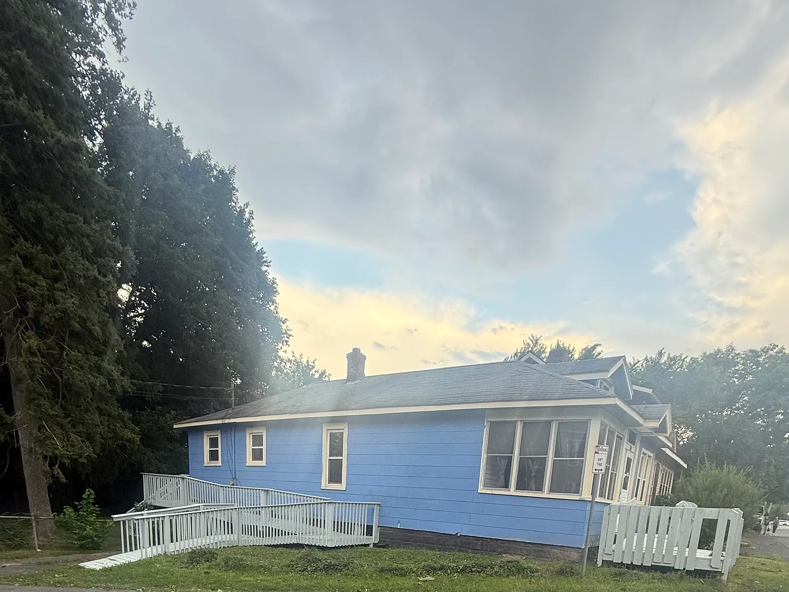 3 bed, 800 sqft, $1,950 — Photo 2