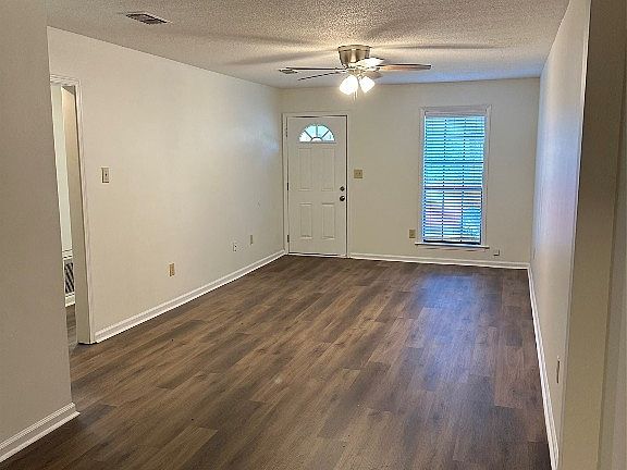 2nd image of 4032 Camellia Dr