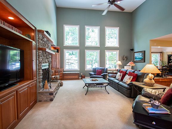 3rd image of 6789 Bridlewood Ln