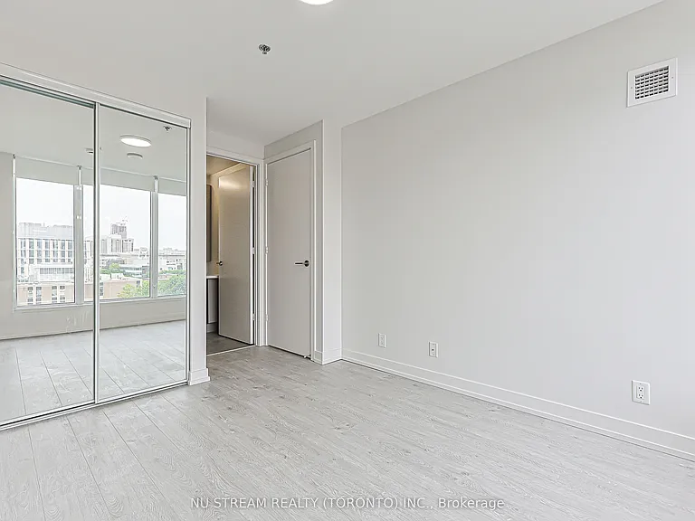 203 College St #905 — Photo 18