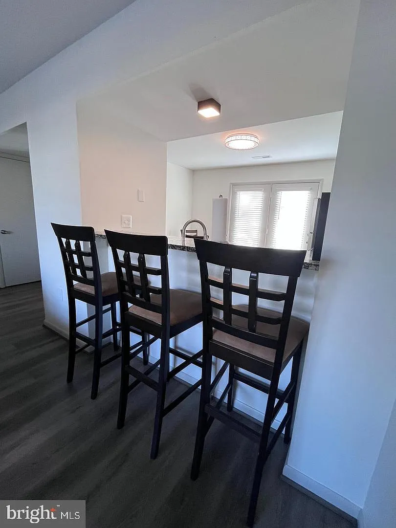 3 bed, 1.5 bath, 1227 sqft, $2,095 — Photo 4