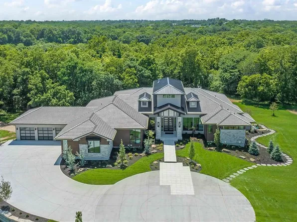 18317 Melrose Dr, Overland Park, KS 66013
