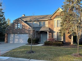 1048 Glenwood Ct, Bloomfield Hills, MI 48302