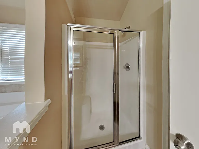 125 Tyre Dr — Photo 16