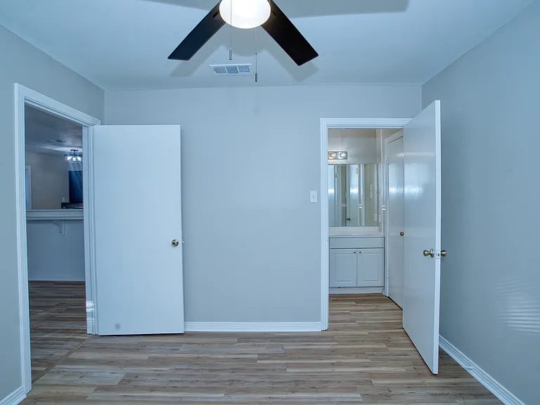 1517 Walnut St — Photo 9