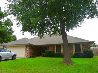 161 E Vail Dr, Yukon, OK 73099