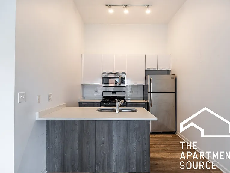 2700 W North Ave #204 — Photo 6
