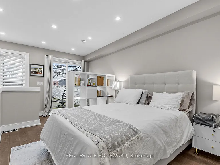 133 Cowan Ave #UPPER — Photo 21