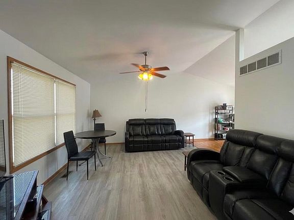 3rd image of 3043 Mallory St