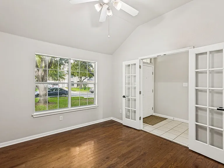111 Copperwood Loop — Photo 1