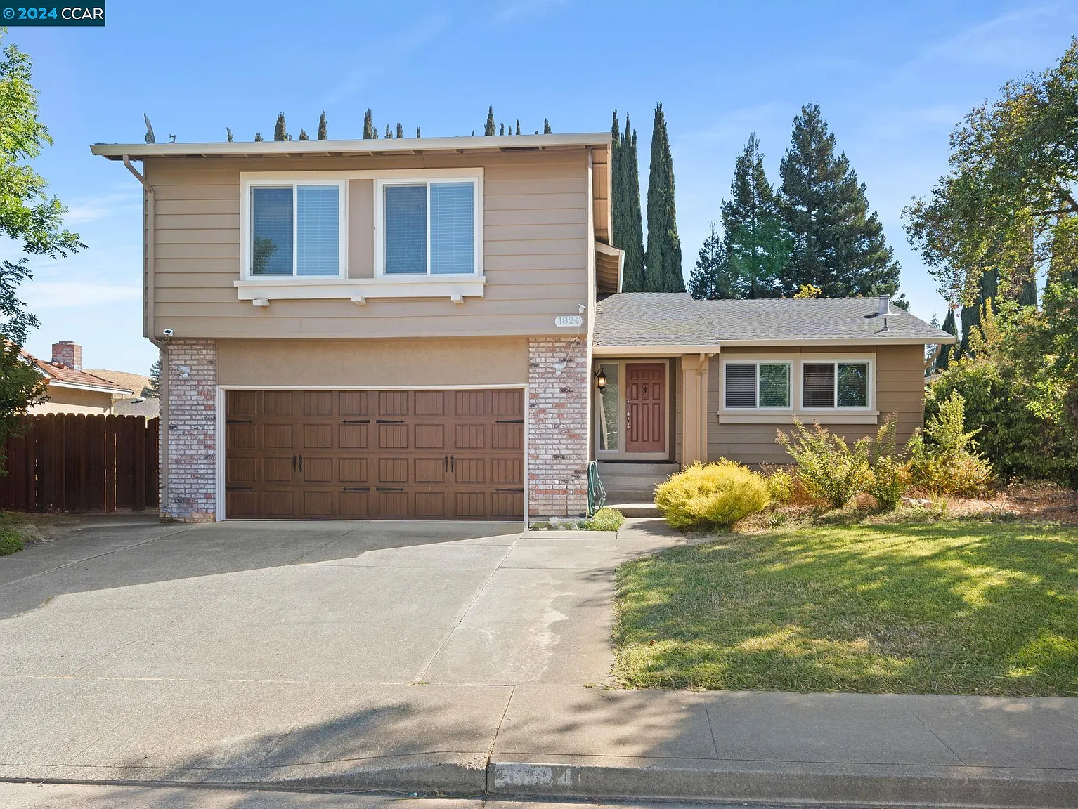 1824 Standish Way photo 1