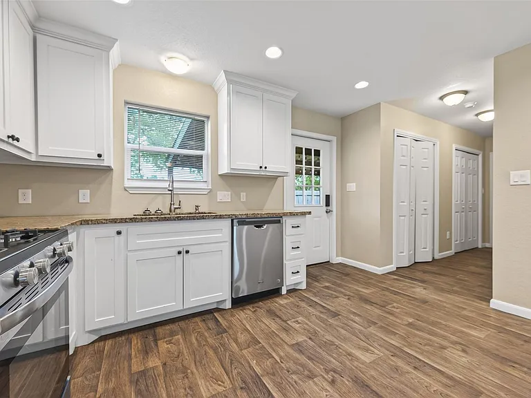 1708 Sycamore Ave — Photo 13
