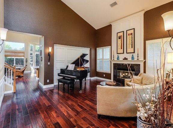 3rd image of 61 Rockmont Cir