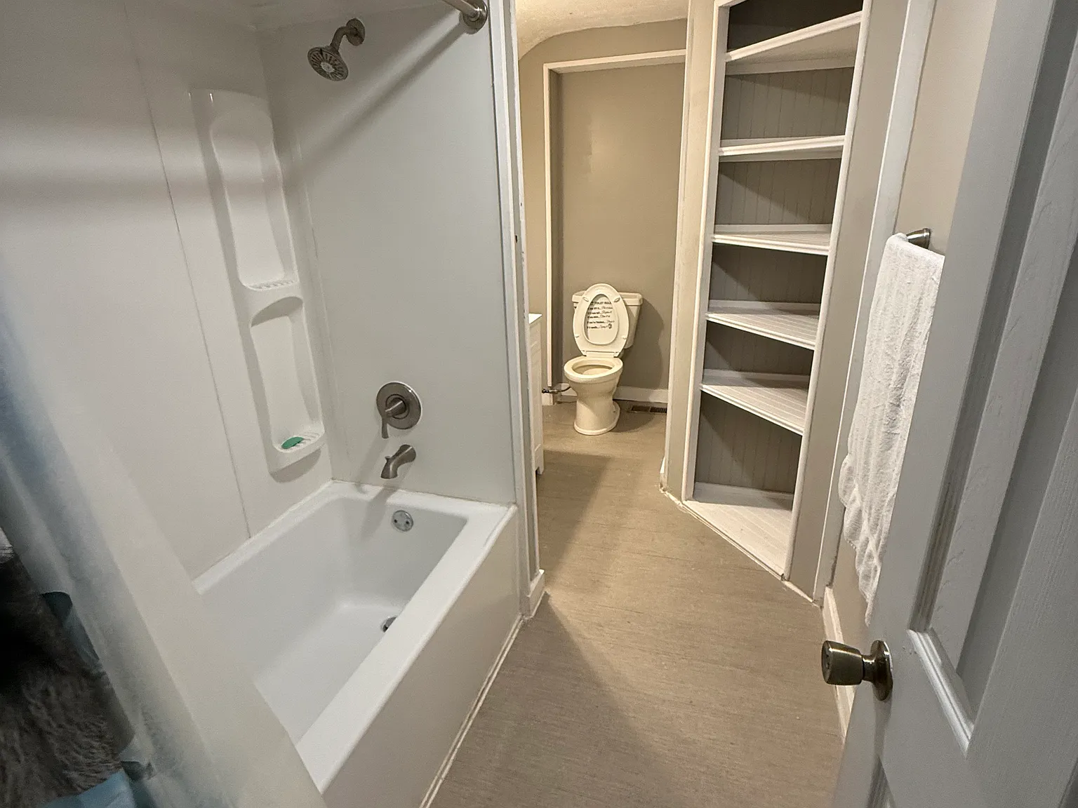 3 bed, 1600 sqft, $1,500 — Photo 2