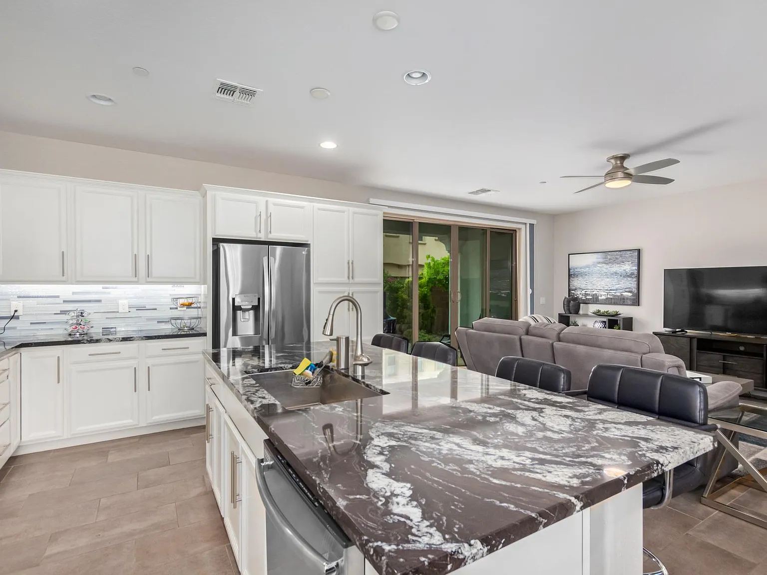 4 bed, 3.5 bath, 2084 sqft, $4,500 — Photo 4