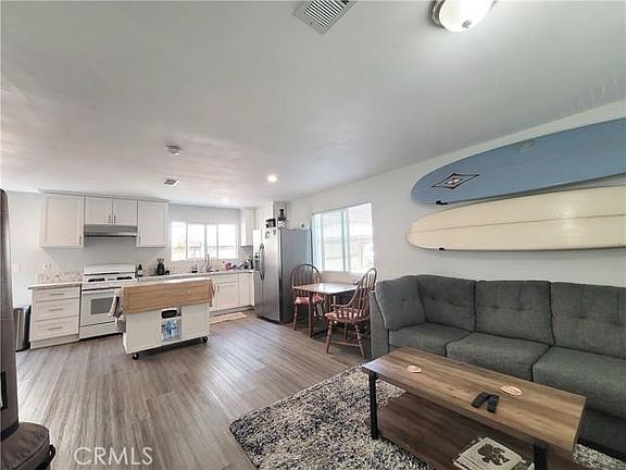 3rd image of 512 W 21st St #B