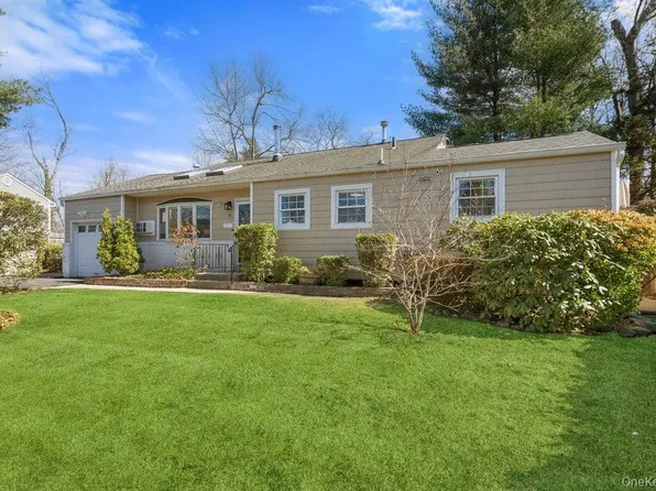 34 Foxwood Drive E, Huntington Station, NY 11746