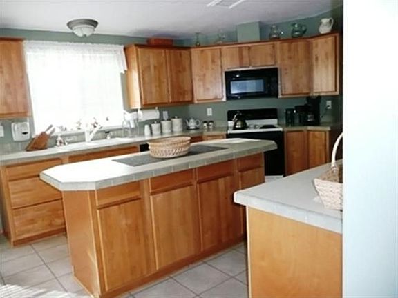 2nd image of 925 Sunrise Dr