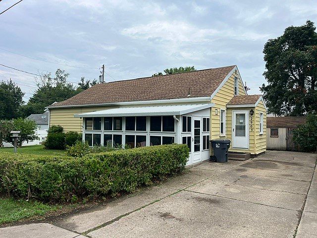 1st image of 2903 Court Ave