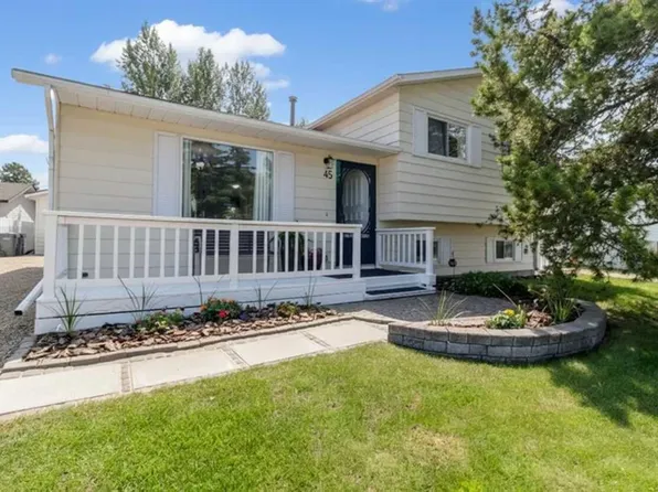 45 W Sylvan Dr, Sylvan Lake, AB T4S 1J6