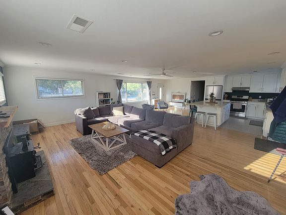 4th image of 325 Donna Dr