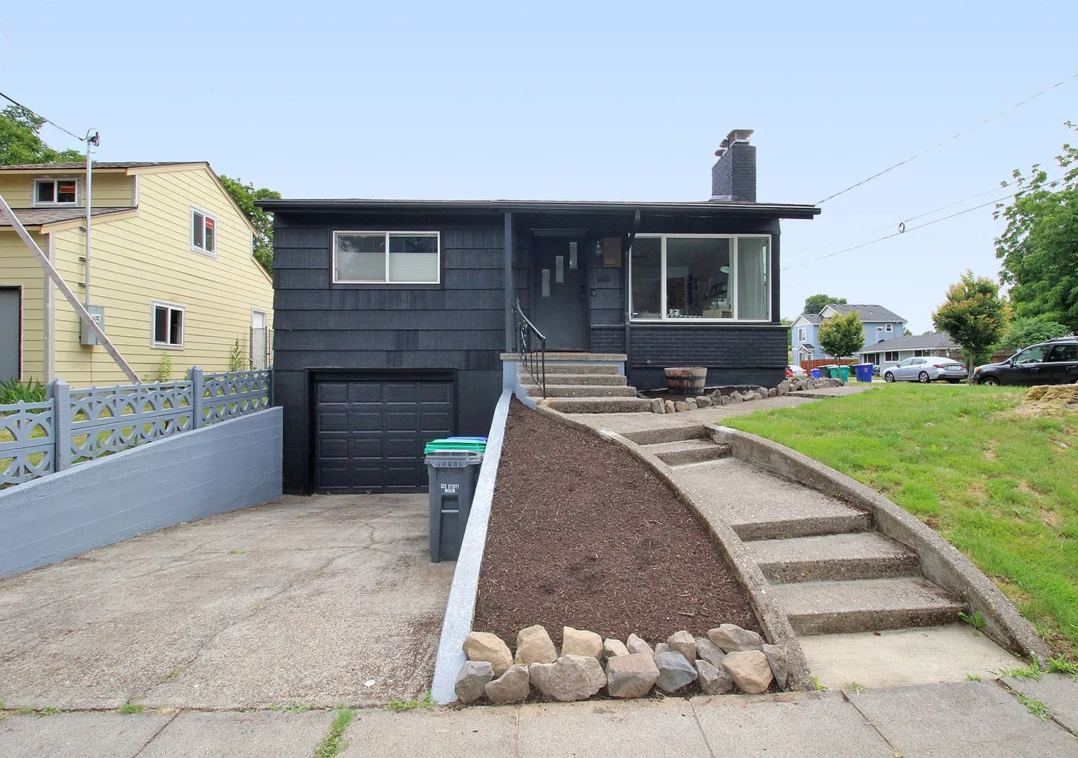 Exceptional Portsmouth 2 Bed/1.5 Bath Mid-Century Home — Photo 2